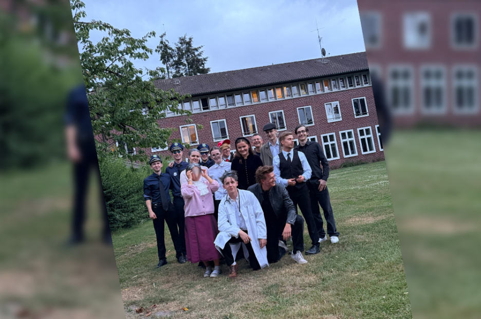 Bild Arsen und Spitzenhäubchen Ensemble